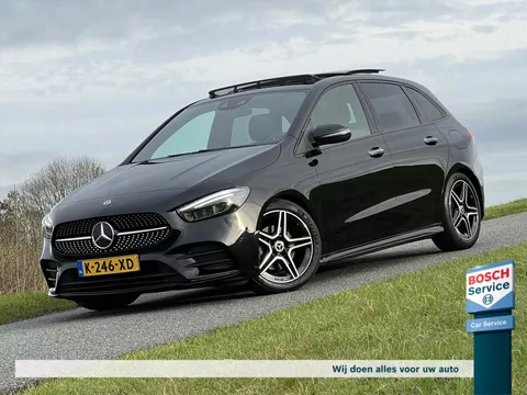Mercedes B-Klasse B180 136PK AMG Premium Plus / Full Option / Pano / Org NL / Burmester / Night pakket / Sfeer verl / Memory stoelen / Camera / Keyless / Carbon / Led