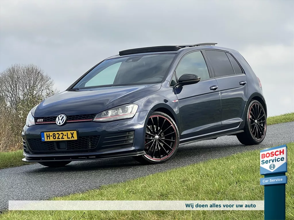 Volkswagen Golf 7 2.0 TSI GTI 300PK / Pano / Dynaudio / Dcc / Custom Uitlaatsysteem / Maxton / Keyless / Camera / Navigatie / 19* Inch / Acc