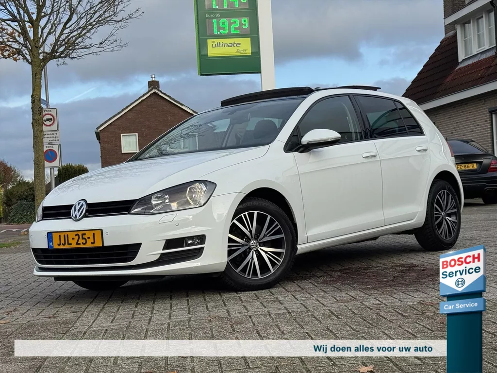 Volkswagen Golf 1.2 TSI Comfortline / Pano / Stoelverwarming / Navi / Bleutooth / Cruise / Pdc / Lichtmetaal