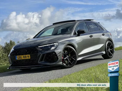 Audi Rs3 2.5 TFSI 400PK Quattro / Pano / Carbon Diffuser / Full Maxton / Head-up / Keyless / Schaalstoelen / B&O / 360° Camera / Elektr stoelen / Elektr koffer