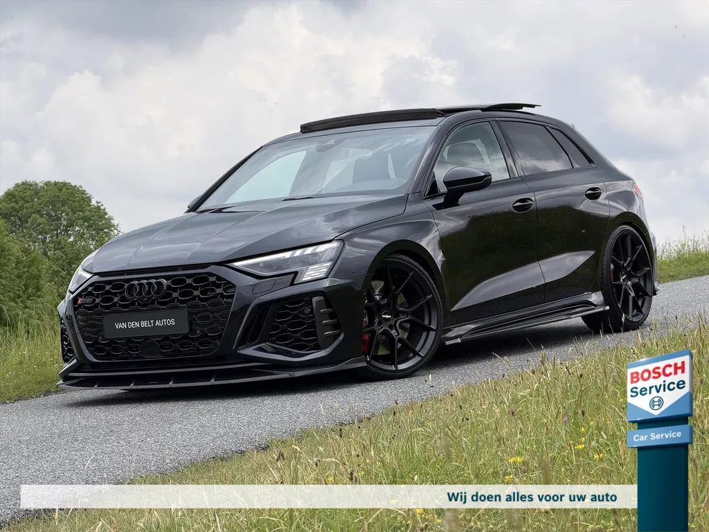 Audi Rs3 2.5 TFSI 520PK Quattro / Urban Carbon / Eventuri / Rotiform / Pano / Downpipe / B&O / Keyless / Schaalstoelen / Carplay / Inparkeerhulp