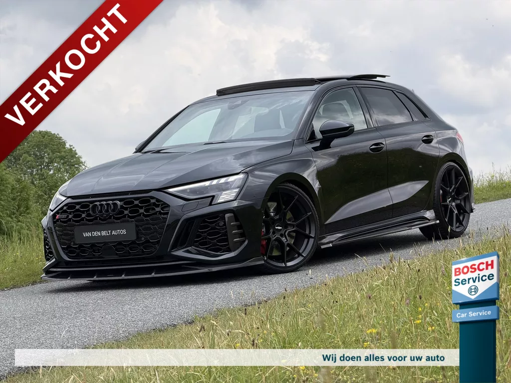 Audi Rs3 2.5 TFSI 520PK Quattro / Urban Carbon / Eventuri / Rotiform / Pano / Downpipe / B&O / Keyless / Schaalstoelen / Carplay / Inparkeerhulp