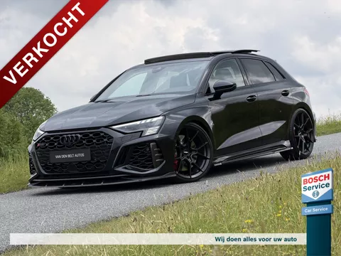 Audi Rs3 2.5 TFSI 520PK Quattro / Urban Carbon / Eventuri / Rotiform / Pano / Downpipe / B&O / Keyless / Schaalstoelen / Carplay / Inparkeerhulp