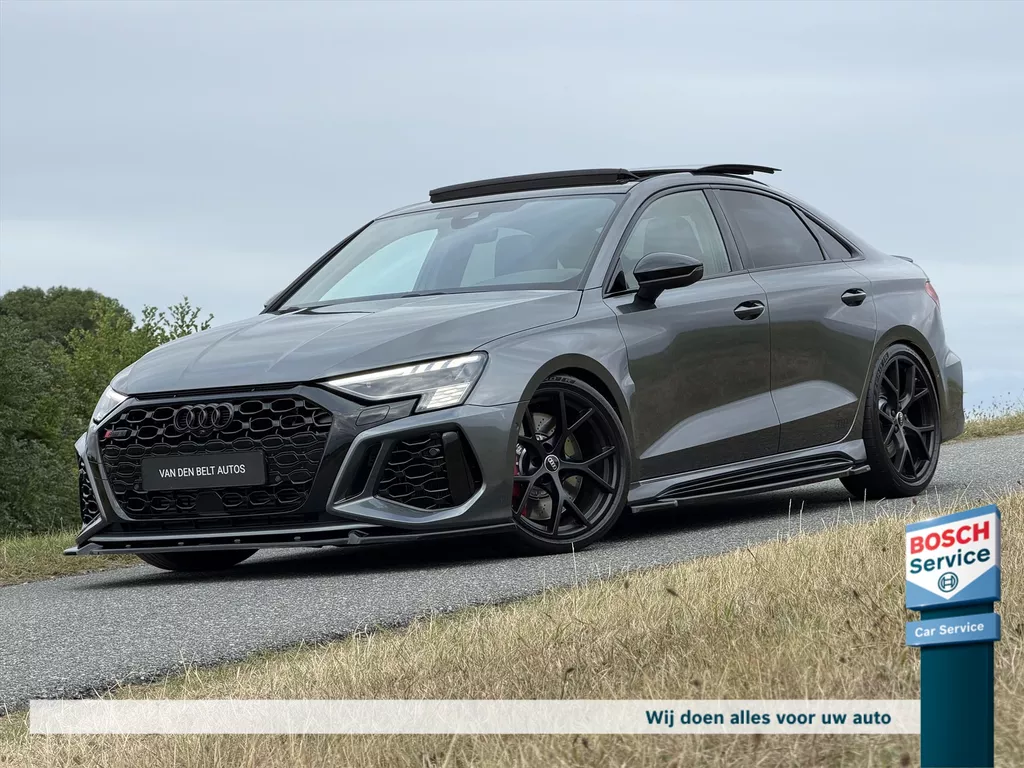 Audi Rs3 2.5 TFSI 400PK Quattro / Pano / Head-up / Bang&Olfsen / Memory / Schaalstoelen / Full Maxton / Keyless / Sfeer / Camera / Carplay / Cobra /Side Assist