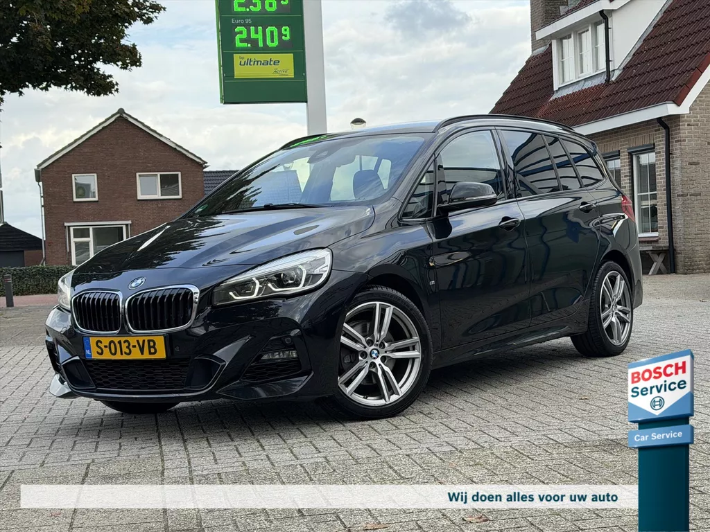 BMW 2-Serie Gran Tourer 218i 140pk M-Sport / 7-Persoons / Trekhaak / Stoelverwarming / Led / Cruise / Navi / 18*Inch / Elektr Koffer