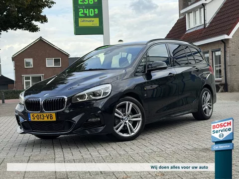 BMW 2-Serie Gran Tourer 218i 140pk M-Sport / 7-Persoons / Trekhaak / Stoelverwarming / Led / Cruise / Navi / 18*Inch / Elektr Koffer