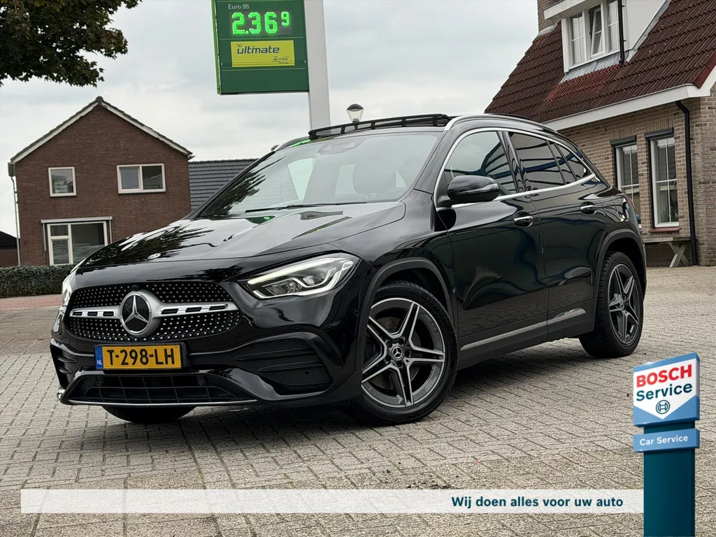 Mercedes GLA 250 4MATIC AMG Line / Panoramadak / Virtual Cockpit / Leder / Led / Sfeer / Camera / Stoelverwarming / Keyless / Navi / Acc / Dcc / 19*Inch
