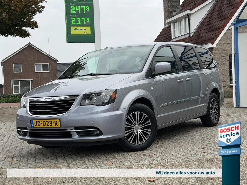 Chrysler Grand Voyager 3.6 V6 Stow&Go / 7-Persoons / Navi / Camera / TV / Elektrische deuren