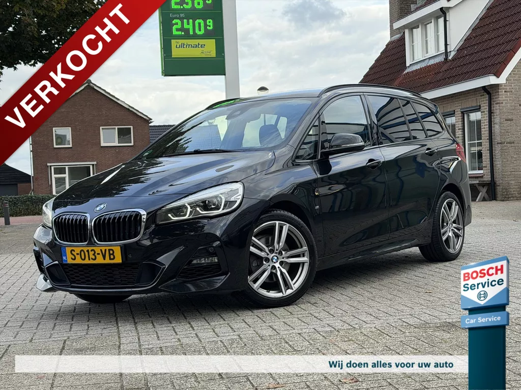 BMW 2-Serie Gran Tourer 218i 140pk M-Sport / 7-Persoons / Trekhaak / Stoelverwarming / Led / Cruise / Navi / 18*Inch / Elektr Koffer