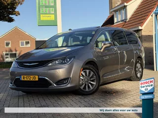 Chrysler Pacifica 3.6 V6 Hybrid Limited / Pano / 7 Persoons / BTW Auto / Trekhaak / Stoelverwarming/koeling / Keyles / Camera / TV / Leder / Cruise / Clima /elekt deur
